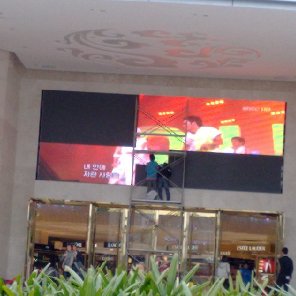 南寧市民族古城路口夢之島P6全彩LED顯示屏